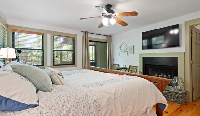 Cozy Corner in Big Canoe