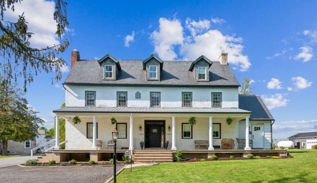 Cozy Corner: Relax on an Amish Equestrian Farm