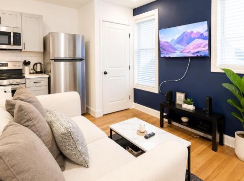 Cozy Cornhill Getaway, Free Parking KitchenWD