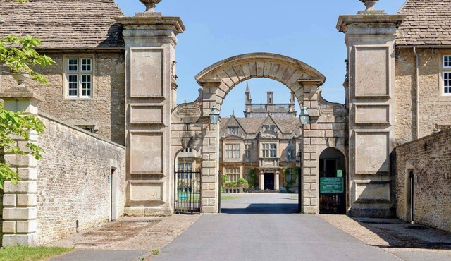 Cozy Corsham Apartment with 2 Bedrooms