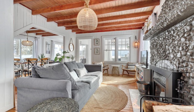 Cozy cottage w view/access to lake near Glissades St-Jean de Matha and Golf