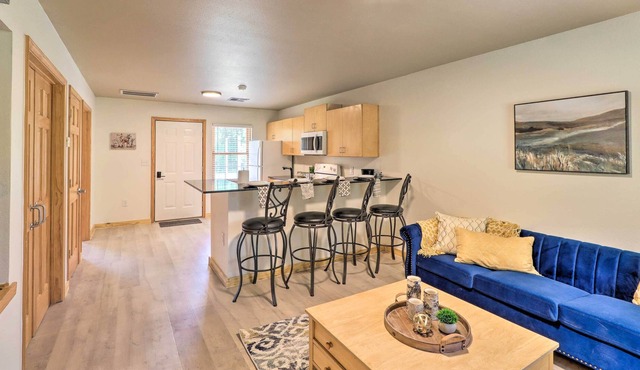 Cozy Cottage < 1 Mile from Kindred Barn!