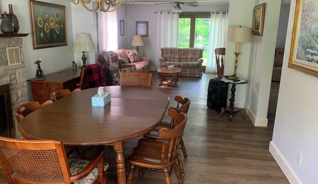 Cozy Cottage - 14 Mi. S. of Indianapolis in the Greenwood/Bargersville Area