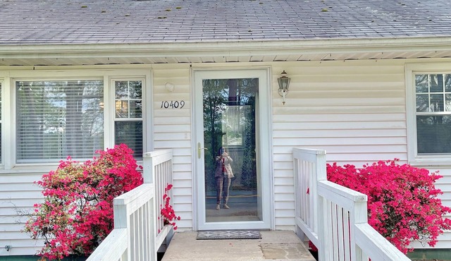 Cozy Cottage 2 bedroom house one and half bathrooms Cumberland, Md with AC, WiFi