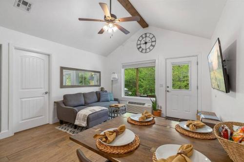 Cozy Cottage 2 King Beds Grove Kayaks Washer/Dryer