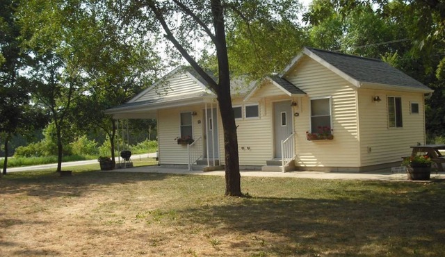 Cozy Cottage 2 on Lake Road