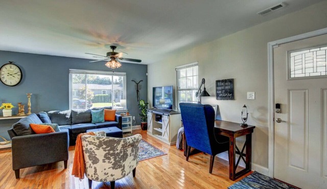 Cozy Cottage 3 beds 2 baths W/Outdoor grill!