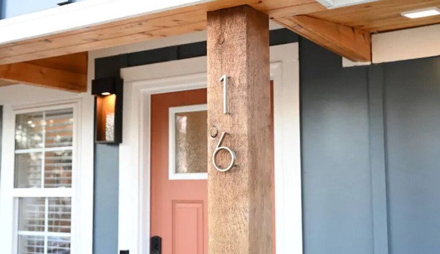 Cozy Cottage 3 Minutes to Downtown Greenville!
