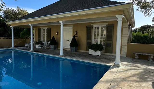 Cozy Cottage 3 minutes away from Pebble Beach Lodge!