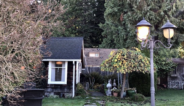 Cozy Cottage - 30 day minimum