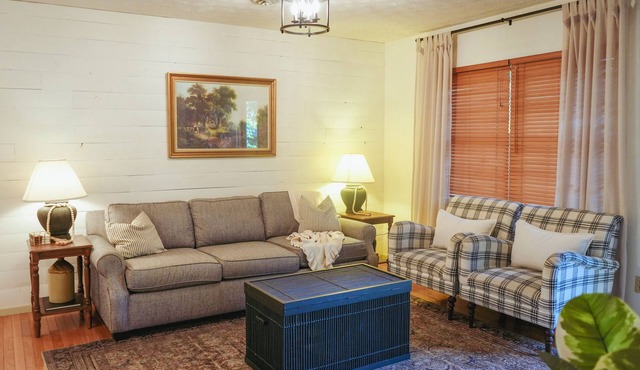 Cozy Cottage 5 Minutes To Dollywood With Fire Pit, Private Deck, And Coffee Bar