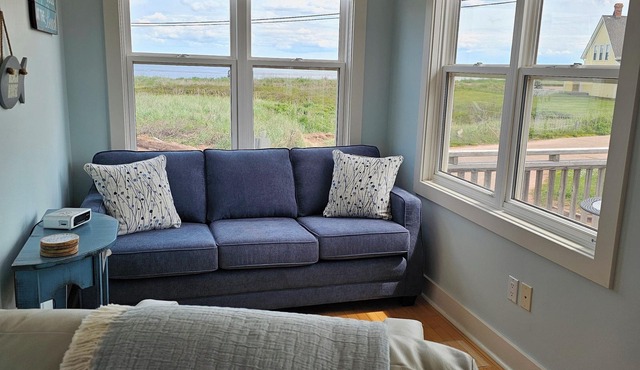 Cozy Cottage 50 meters from the Ocean