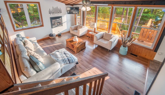 Cozy Cottage Across from Blue Waters with Hot Tub!