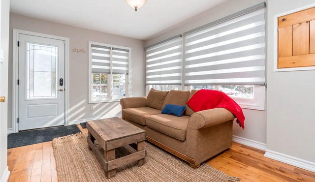 Cozy Cottage Across Lake Simcoe