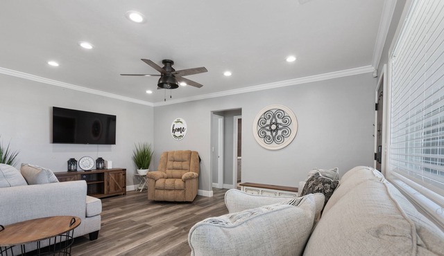 Cozy Cottage (ADA-accessible & *no cleaning fee*) near wineries + shops