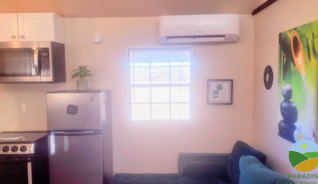 "Cozy Cottage an hour from Savannah, GA