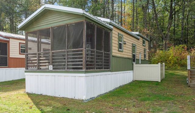 Cozy Cottage at Lake George Campsites!