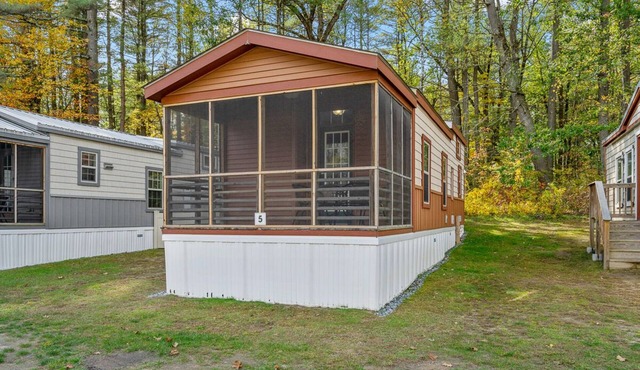 Cozy Cottage at Lake George Campsites!