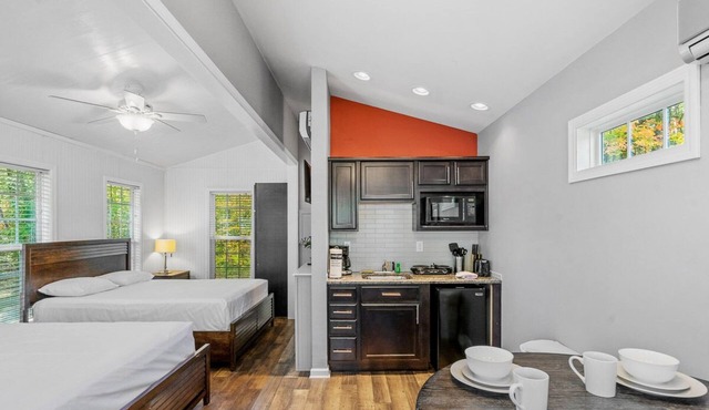 Cozy Cottage at Lake George Campsites!