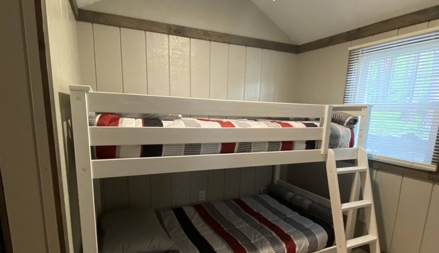 Cozy cottage at Rushford Lake