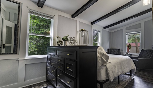 Cozy Cottage at the Springs