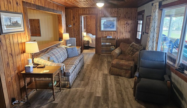 Cozy cottage at White Laken4 Bedroom and 2 Bath is able to sleep 11-13