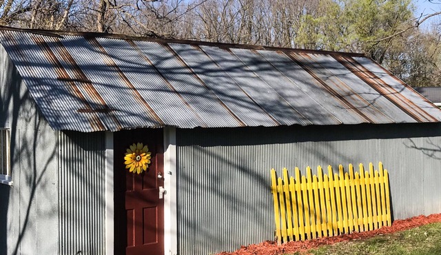 COZY COTTAGE - BREAKFAST (continental) KAYAKS, BIKES COMPLIMENTARY