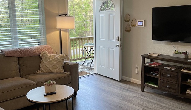 Cozy Cottage by Marina & Trails. Quiet and Serene!