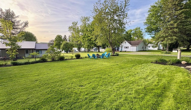 Cozy Cottage by Silver Lake