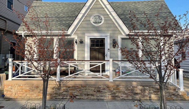 Cozy Cottage by the Beach at the Point!