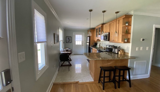 Cozy Cottage by the Beach - Waterview Minutes from Downtown Annapolis