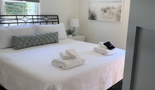 Cozy Cottage by the Big Lake