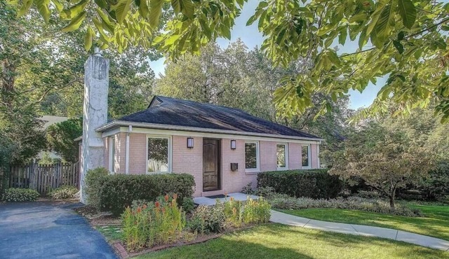 Cozy Cottage by the City