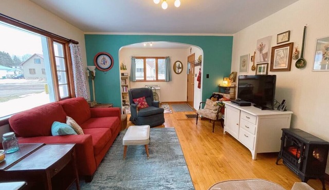 Cozy cottage by the lake