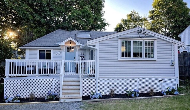 Cozy Cottage by the Sea