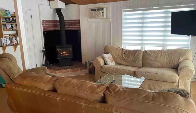 Cozy Cottage close to golf, great hiking trails and lake with beautiful views