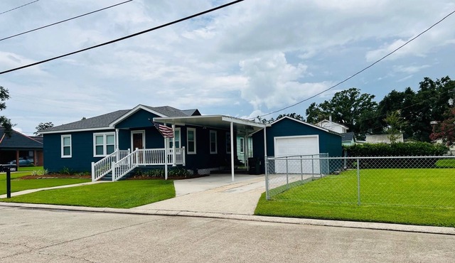 Cozy Cottage - Centrally Located