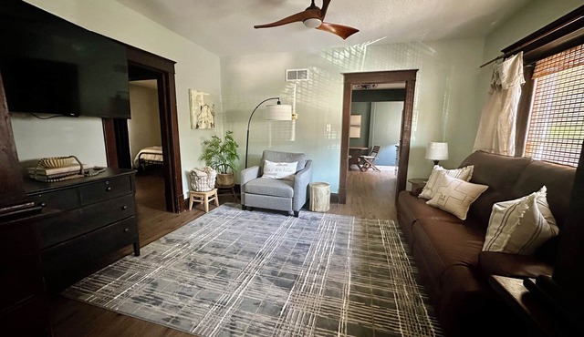 Cozy Cottage close to downtown Smithville