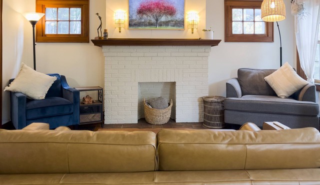 Cozy Cottage- Close to High Street and OSU campus and pet friendly! Sleeps 6!