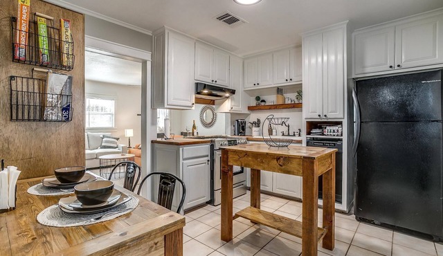 ☀️Cozy Cottage Close to Historic Square, Lake & City Beach Grill Fire Pit☀️