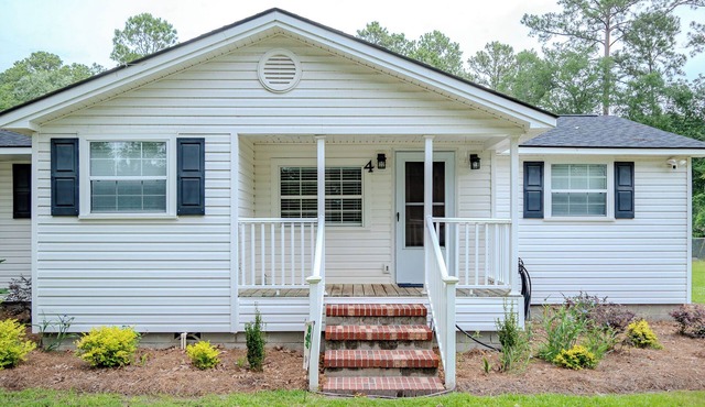 Cozy Cottage close to everything; Newly renovated with state of art appliances.