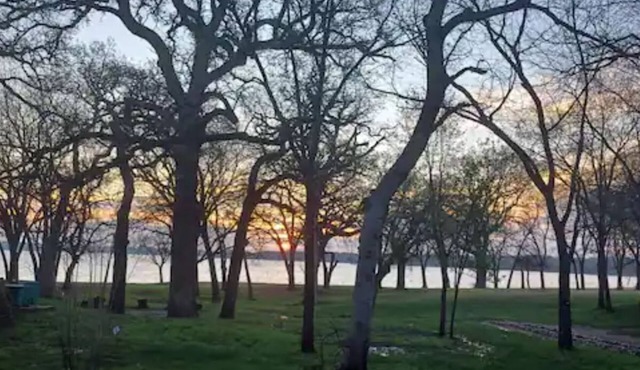 Cozy Cottage close to Lake Lewisville boat Ramp