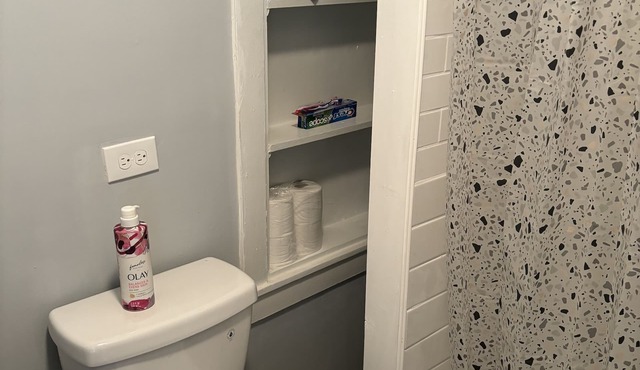 Cozy cottage , country setting but 15 minutes from resturants and mall