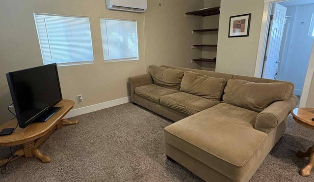 Cozy Cottage Downtown Paso Robles. Centrally located.
