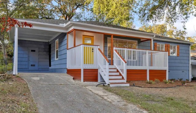 Cozy Cottage Downtown ~ Near Protective