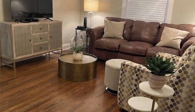 Cozy Cottage Downtown Cleveland