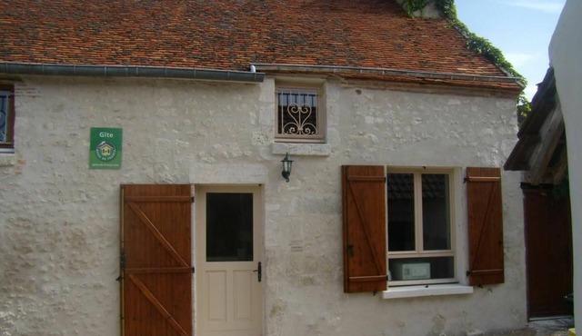 Cozy Cottage near Loire Valley Castles & Sologne, Sleeps 4, Private Terrace, Parking Included