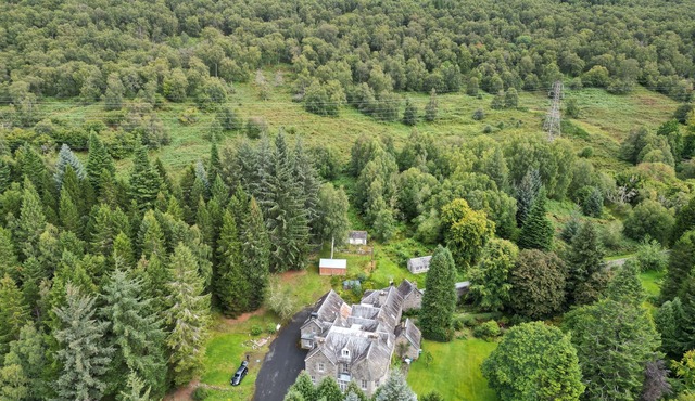 Cozy cottage from 1840 on the beautiful Loch Rannoch in Scotland