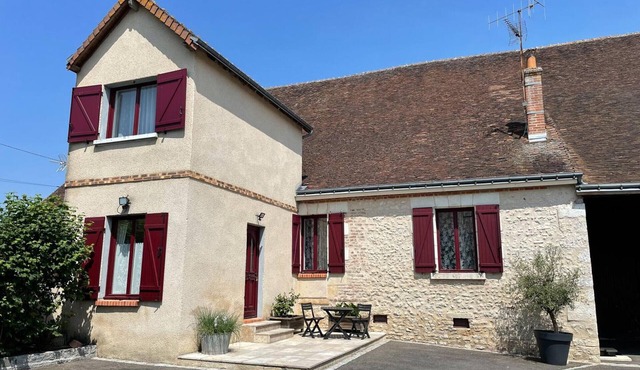 Cozy cottage in Veuzain-sur-Loire near castles