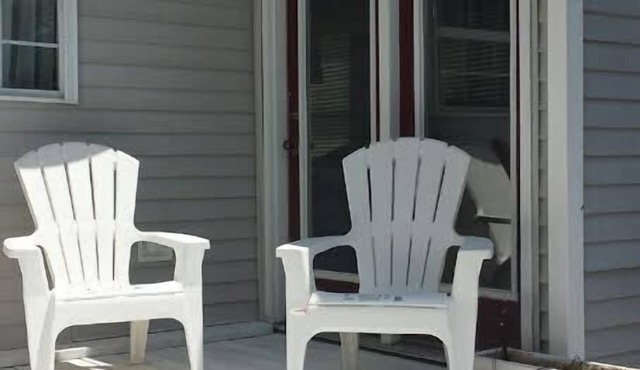 Cozy Cottage Getaway at Indian Lake!